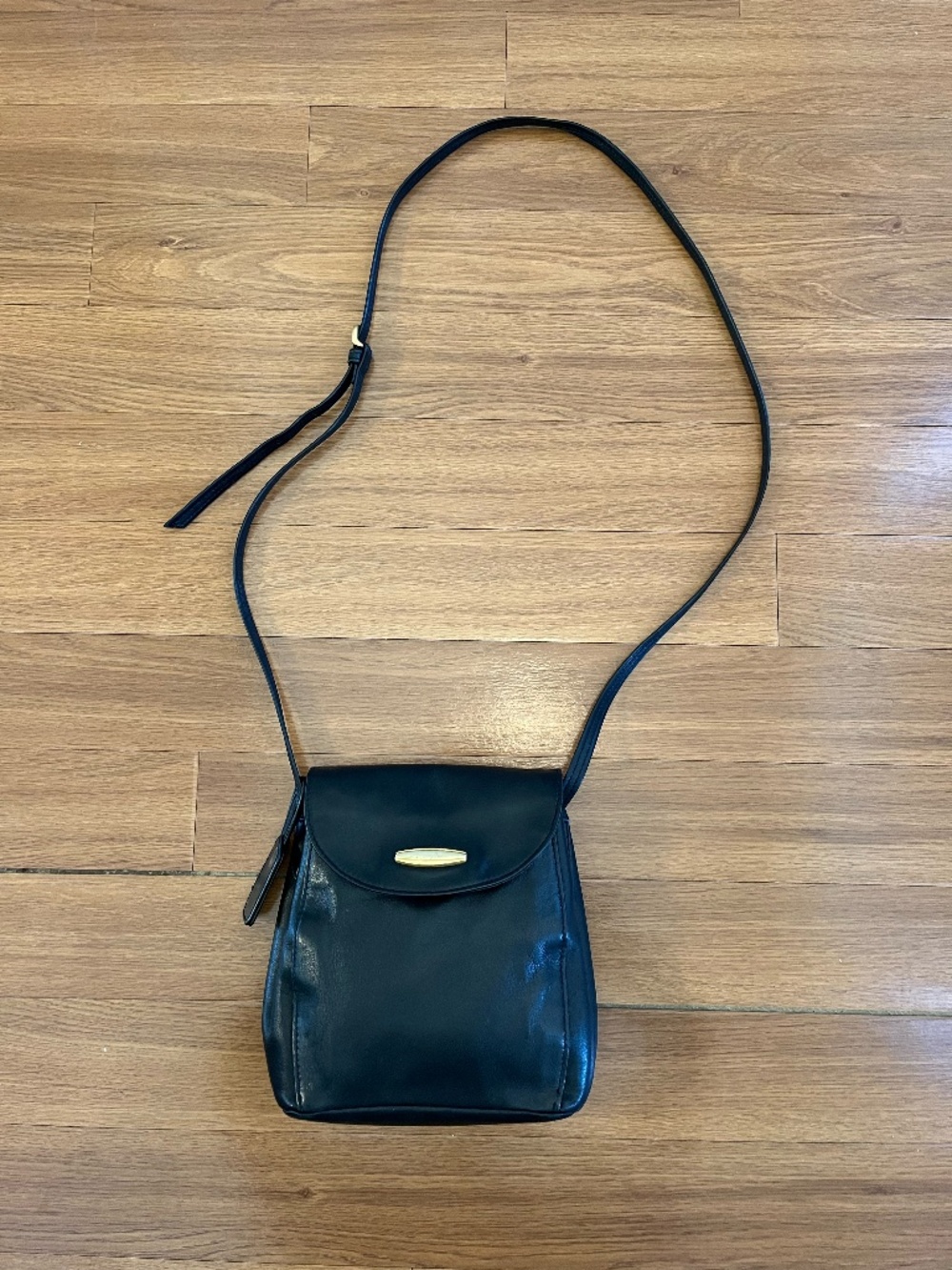 Liz Claiborne Black Crossbody Purse Minimalist Leather Classic Everyday Bag